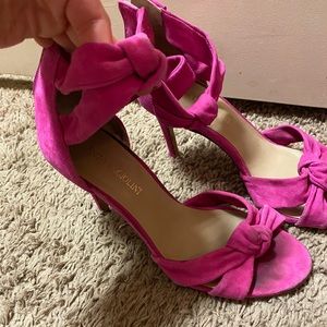 Size 6 women’s pink suede heels